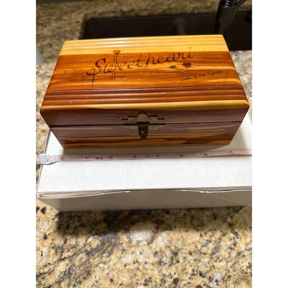 Sweetheart Lake of the Ozarks Cedar Wood Box Trinket Keepsake Storage - Picture 1 of 7